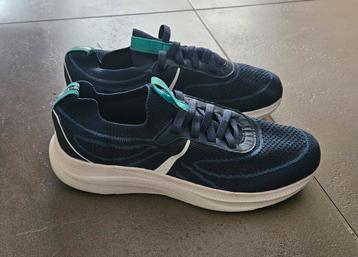 Sportschoenen maat 42 beschikbaar voor biedingen