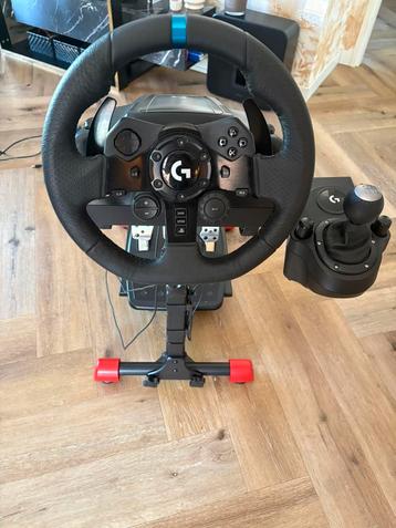 G923 Logitech trueforce + wheelstand beschikbaar voor biedingen