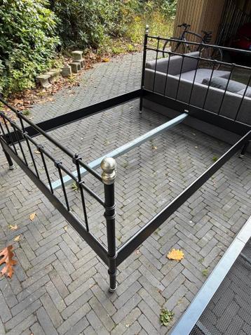 IKEA Svelvik bedframe 160x200cm + Auping bodems + matrassen - afbeelding 2