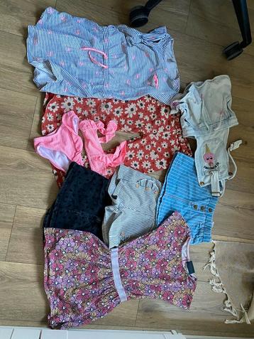 Pakket kleding 98-110 beschikbaar voor biedingen