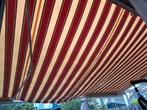 Goedwerkend elektrisch zonnescherm met defect doek, Tuin en Terras, Zonneschermen, Ophalen of Verzenden, Gebruikt, Knikarmscherm