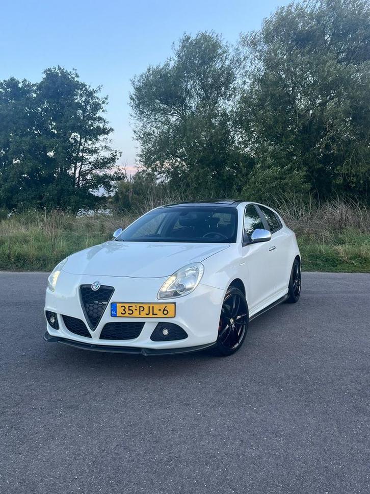 Alfa Romeo Giulietta 1.4T 2011 Pano Bodykit Trekhaak Uitlaat, Auto's, Alfa Romeo, Particulier, Giulietta, ABS, Airbags, Airconditioning
