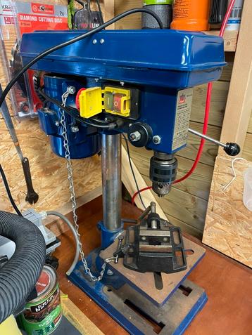 Kolomboor machine beschikbaar voor biedingen