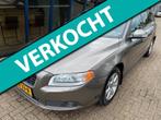 Volvo V70 2.5FT Momentum LEER / XENON / TREKHAAK, Voorwielaandrijving, Gebruikt, Zwart, Traction-control