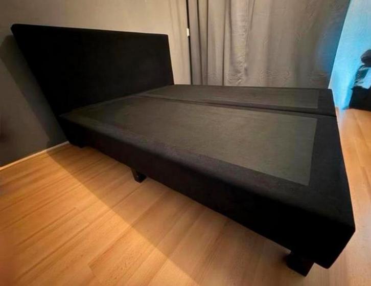 Zwart bed 160x200 met achterwand, Huis en Inrichting, Slaapkamer | Bedden, Gebruikt, Tweepersoons, 160 cm, 200 cm, Stof, Zwart