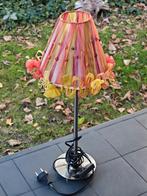 Unieke tafellamp met kleurrijke kap, Gebruikt, Ophalen of Verzenden, Stof, Minder dan 100 cm
