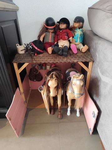 Our Generation Paardenstal met Poppen & Accessoires beschikbaar voor biedingen