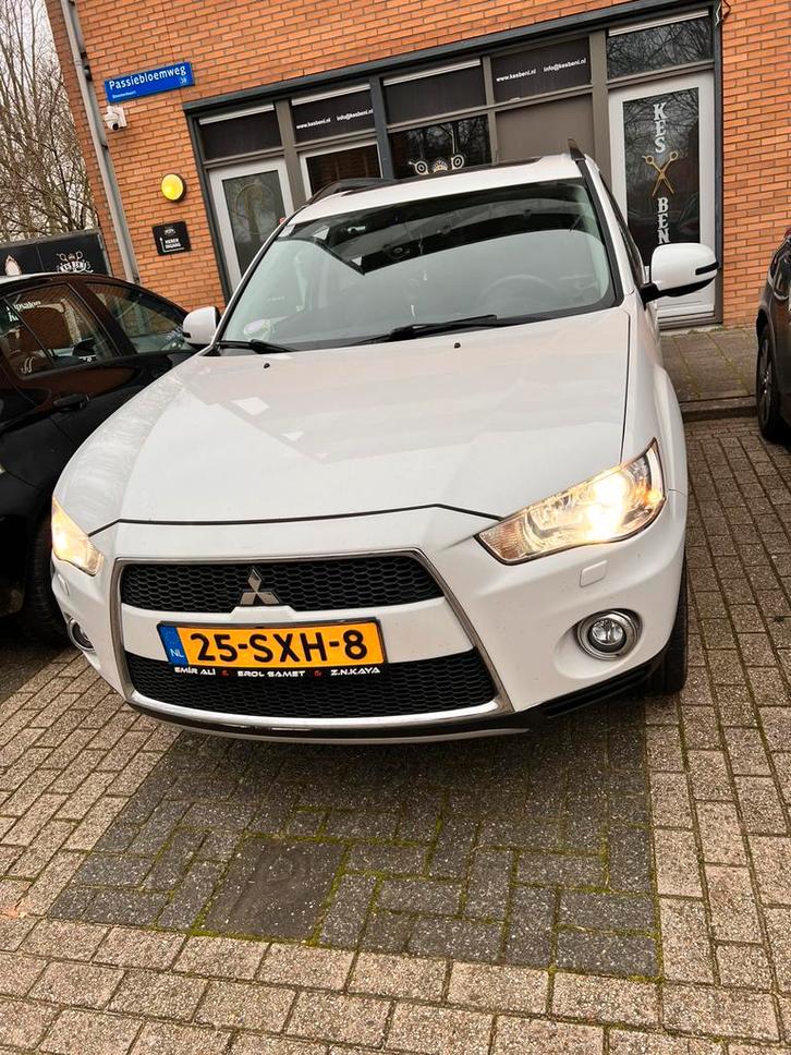 Mitsubishi Outlander 2.0 MPI 2WD CVT 2012 Wit, Auto's, Mitsubishi, Particulier, Outlander, Benzine, C, SUV of Terreinwagen, Automaat