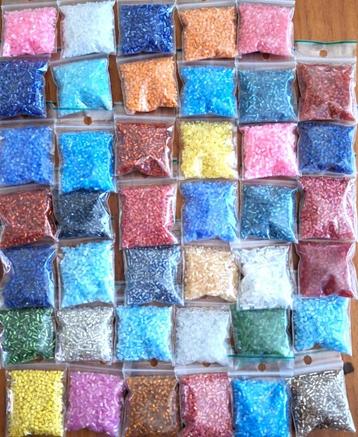 SALE Partij glas kralen 2-3 mm in diverse kleuren beschikbaar voor biedingen