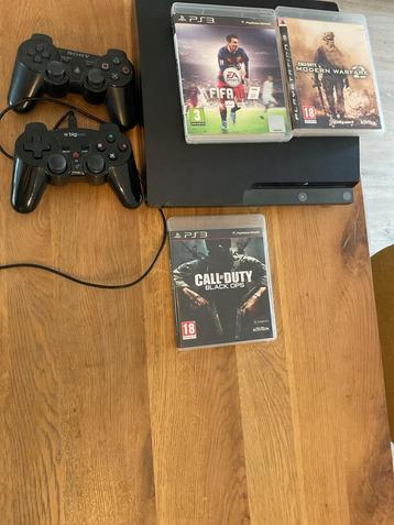 PS3 met 2 controllers en 3 games beschikbaar voor biedingen