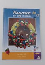 Kransen om zelf te haken - Marjolein Flick (geplastificeerd), Ophalen of Verzenden, Gelezen, Breien en Haken