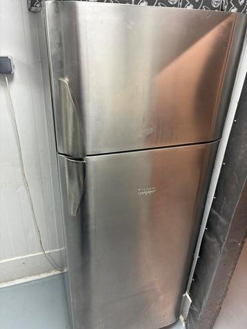 Fridge ariston beschikbaar voor biedingen