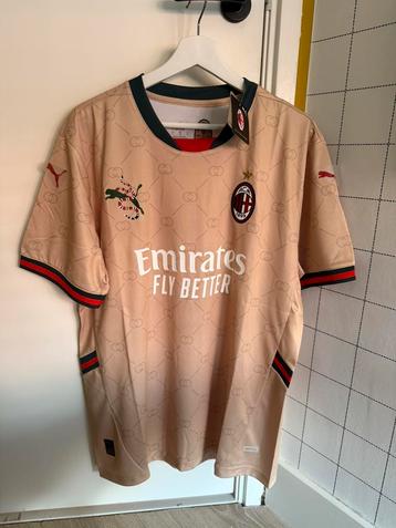 Voetbalshirt AC Milan van Puma beschikbaar voor biedingen