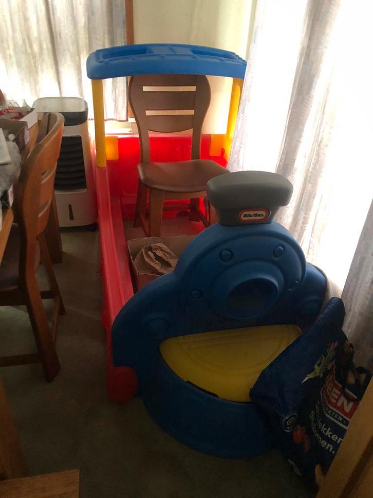 Gratis: little tikes treinbedje, Kinderen en Baby's, Speelgoed | Buiten | Speeltoestellen, Gebruikt, Overige typen, Ophalen