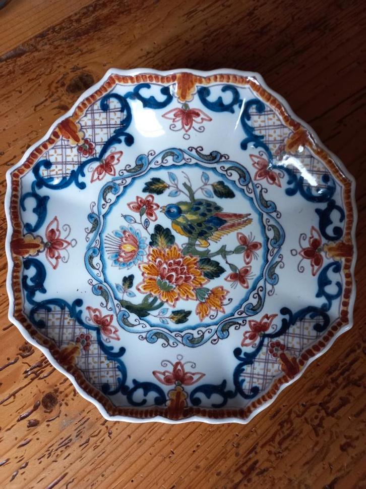 Antiek Makkum bord, handgeschilderd, Antiek en Kunst, Antiek | Keramiek en Aardewerk, Ophalen of Verzenden