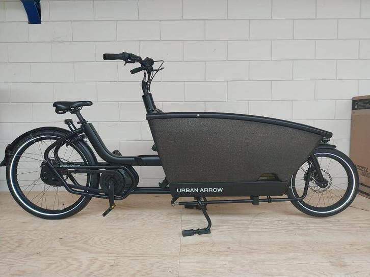 Nette Urban Arrow Family mat zwart 2021, Fietsen en Brommers, Fietsen | Bakfietsen, Gebruikt, Overige merken, 2 kinderen, Elektrisch