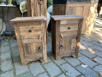 Stoere nachtkastjes gemaakt van Old Wood beschikbaar voor biedingen