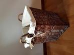 Mand met doek erin, Huis en Inrichting, Woonaccessoires | Schalen en Manden, Ophalen of Verzenden, Zo goed als nieuw, Vierkant