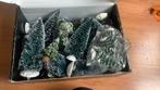 kerstbomen in doos voor bij een kerstdorp, Ophalen, Zo goed als nieuw