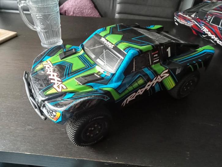 Traxxas slash 4x4 met lipos/extras, Hobby en Vrije tijd, Modelbouw | Radiografisch | Auto's, Zo goed als nieuw, Auto offroad, Ophalen of Verzenden