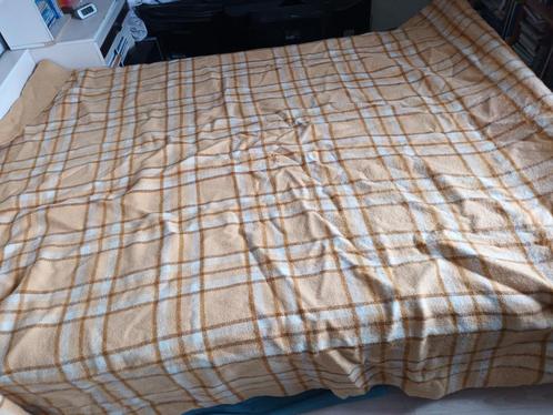 Zeer grote geblokte wollen deken geel didas. 240-205cm, Huis en Inrichting, Slaapkamer | Beddengoed, Zo goed als nieuw, Deken of Dekbed