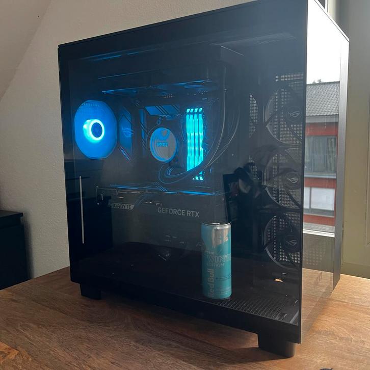 Gaming PC in NZXT H9 Flow -RTX 5070, Ryzen 7 5800X, 32GB Ram, Computers en Software, Desktop Pc's, Zo goed als nieuw, 4 Ghz of meer
