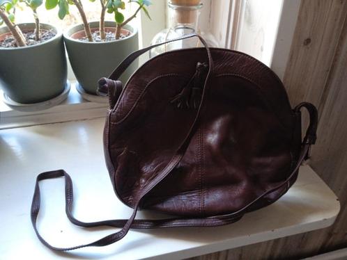 Vintage bruin leren tasje ~ schoudertasje leder, Sieraden, Tassen en Uiterlijk, Tassen | Damestassen, Gebruikt, Schoudertasje