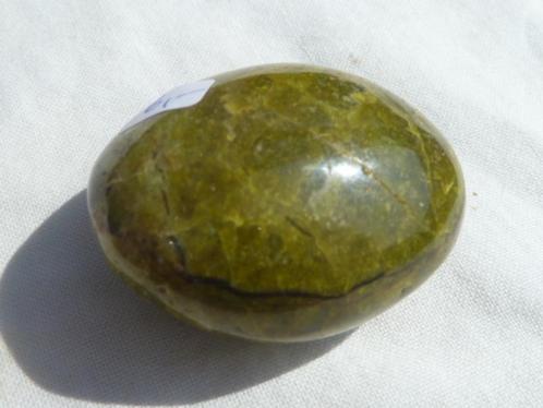 Groene opaal (01), Verzamelen, Mineralen en Fossielen, Mineraal, Ophalen of Verzenden