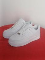 Air Force 1.  Maat; 37,5, Wit, Nieuw, Ophalen of Verzenden, Sneakers of Gympen