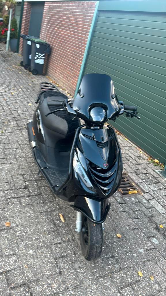Piaggio zip 2022 iget 4t, Audio, Tv en Foto, Accu's en Batterijen, Zo goed als nieuw, Ophalen
