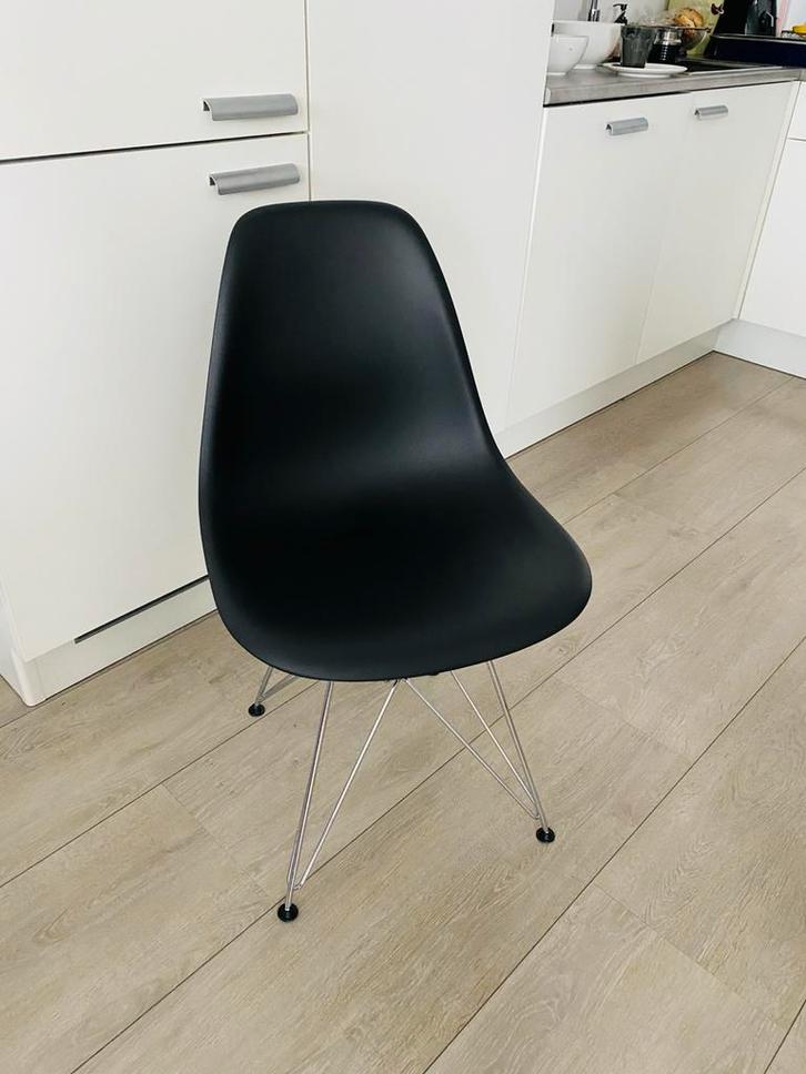 Vitra Eames DSR Zwart Chroom Eiffel nieuw, Huis en Inrichting, Stoelen, Nieuw, Eén, Kunststof, Zwart, Ophalen