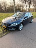 Volvo V60 D6 Twin Engine AWD | Plug-In Hybrid | APK | Leder, Auto's, Volvo, Automaat, 1800 kg, Blauw, Vierwielaandrijving