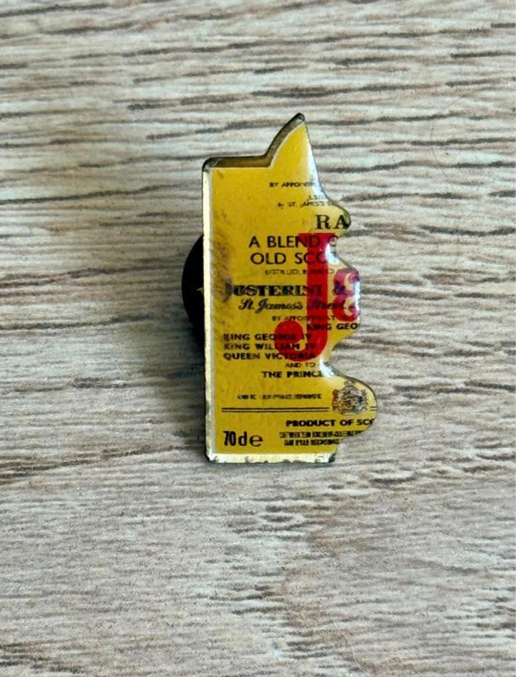J&B Whisky Vintage Pin, Verzamelen, Speldjes, Pins en Buttons, Gebruikt, Speldje of Pin, Overige onderwerpen, Ophalen of Verzenden