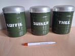 3 groen geemailleerde koffie, thee en suiker bussen uit 1953, Antiek en Kunst, Antiek | Emaille, Ophalen of Verzenden