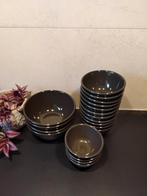 Grote complete serviesset - donker bruin/grijs 59 delig, Ophalen, Zo goed als nieuw, Effen, Aardewerk