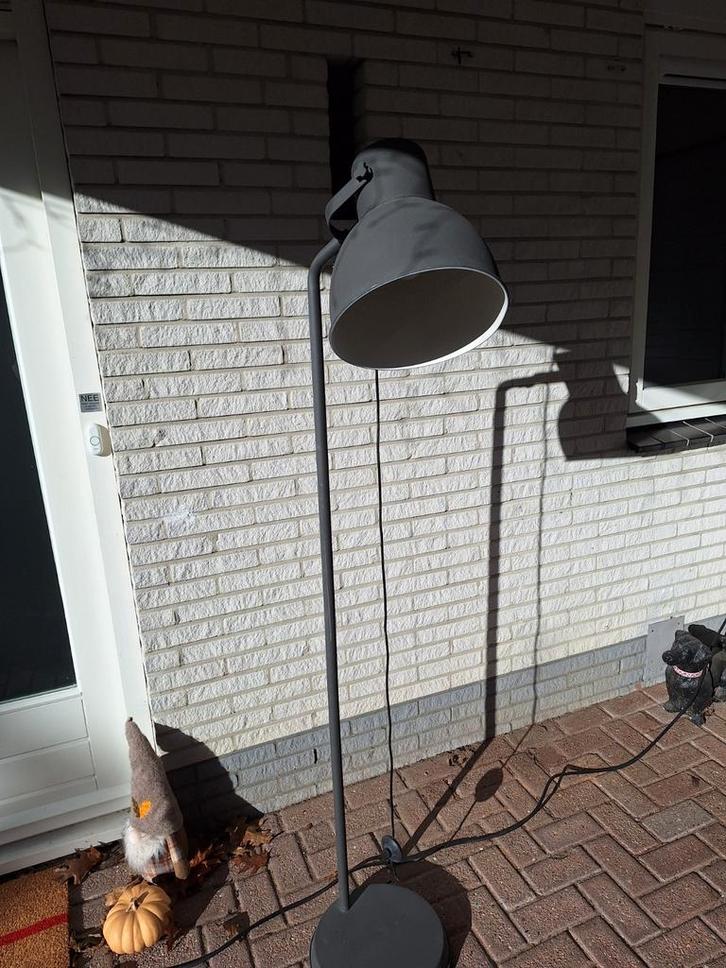 Staande lamp van IKEA, Hektar.., Huis en Inrichting, Lampen | Vloerlampen, Zo goed als nieuw, 150 tot 200 cm, Metaal, Ophalen