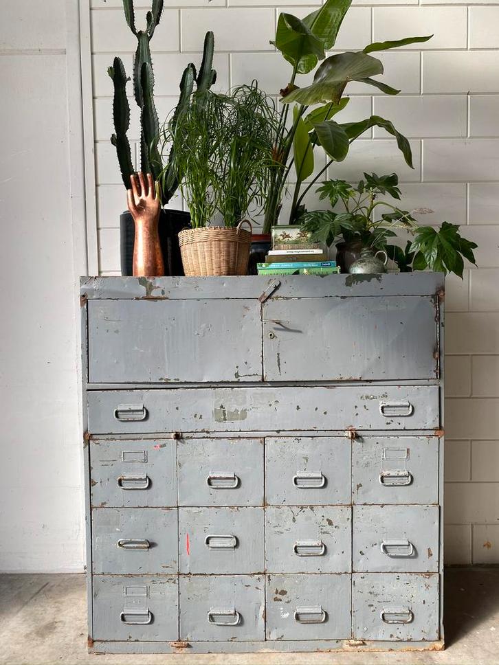 Industriele kast vintage metalen kast oude legerkast archief, Huis en Inrichting, Kasten | Lockerkasten, Gebruikt, Ophalen