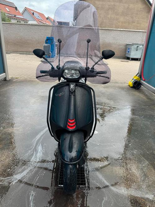 Vespa Sprint notte 2021 mat zwart, Fietsen en Brommers, Scooters | Vespa, Zo goed als nieuw, Overige modellen, Maximaal 25 km/u