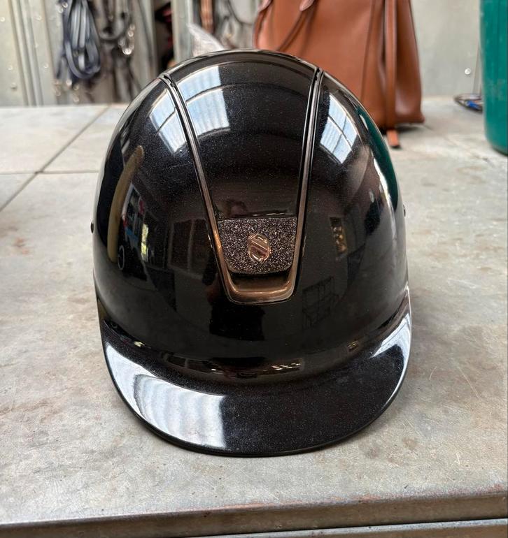 Mooie Samshield cap, schaalmaat M, Dieren en Toebehoren, Paardrijkleding, Cap, Dressuur, Ophalen of Verzenden