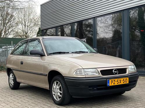 Opel Astra 1.6i Season l Automaat l 34dkm NAP!, Auto's, Opel, Bedrijf, Te koop, Astra, Airbags, Airconditioning, Centrale vergrendeling