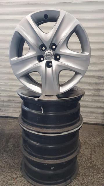 17"Originel Stalen Velgen  met wieldoppen Astra J  5x105 beschikbaar voor biedingen