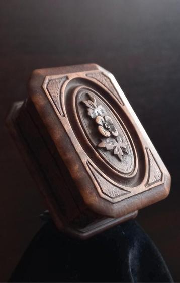 Antieke Foret Noir-Klein diamantdoosje, uit houten  beschikbaar voor biedingen