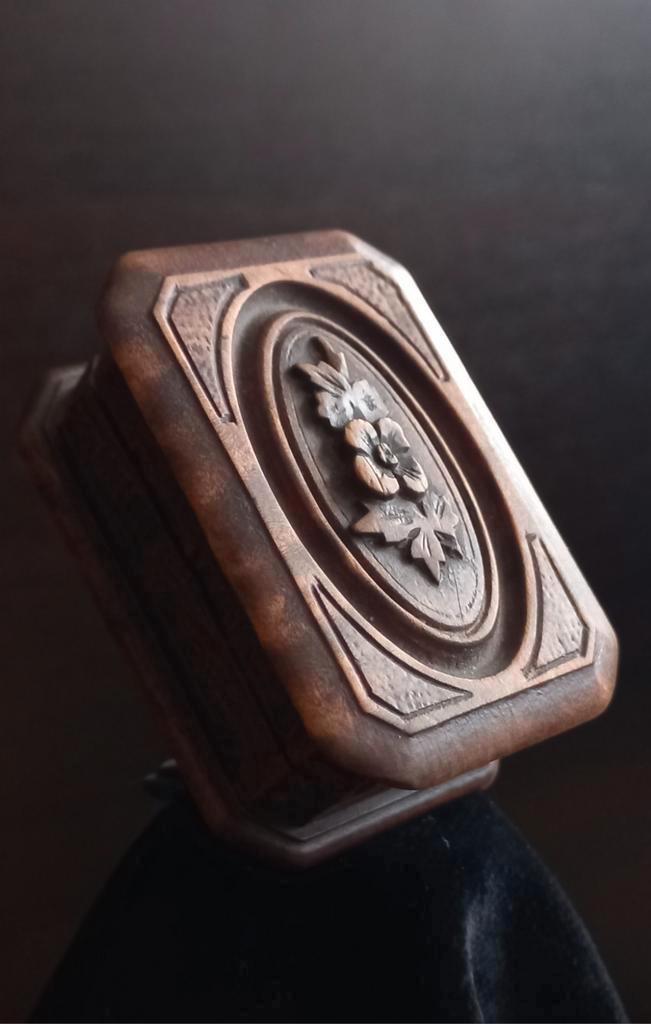 Antieke Foret Noir-Klein diamantdoosje, uit houten, Antiek en Kunst, Kunst | Beelden en Houtsnijwerken, Ophalen of Verzenden