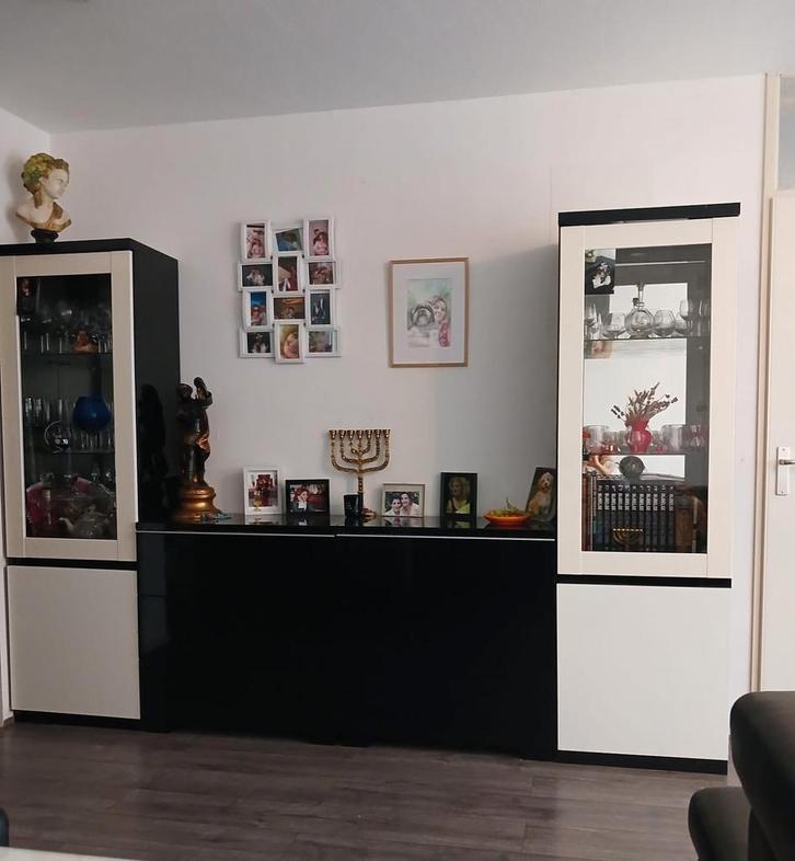 2 Identieke Vitrinekasten - In nette staat!, Huis en Inrichting, Kasten | Dressoirs, Gebruikt, 50 tot 100 cm, 25 tot 50 cm, Met deur(en)