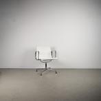 48x Vitra Eames EA 107 Stoel Wit Leer – Chroom, Niet ingevuld, Wit, Niet ingevuld, Leer