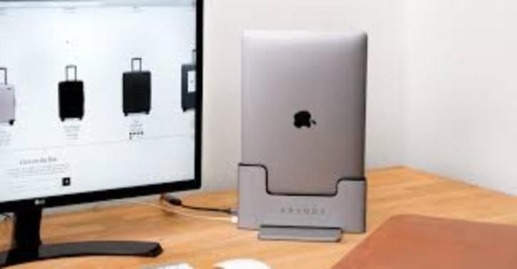 Brydge vertical dock voor Macbook 16 inch, Computers en Software, Dockingstations, Zo goed als nieuw, Docking station, Laptop