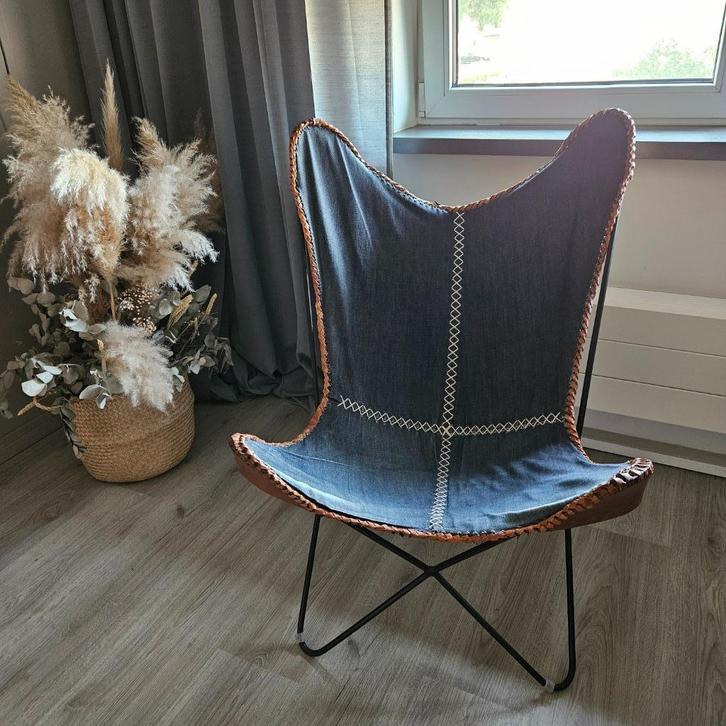 Vlinderstoel met tafeltje, Huis en Inrichting, Fauteuils, Gebruikt, Leer, Stof, 50 tot 75 cm, Minder dan 75 cm, Ophalen