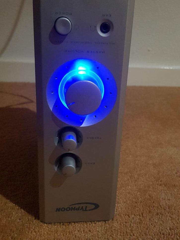 Behuizing versterker sub uitgang surround audio electronica, Audio, Tv en Foto, Versterkers en Receivers, Niet werkend, Overige systemen