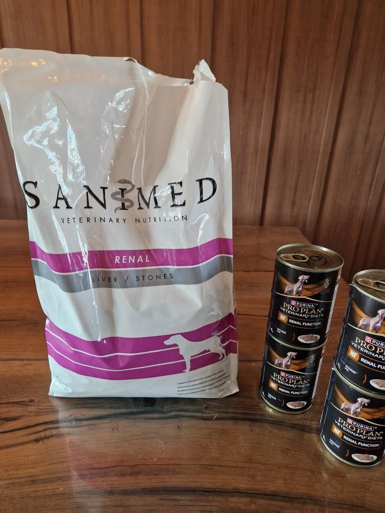 Sanimed zak 3 kg en 6 blikken vlees, Ophalen