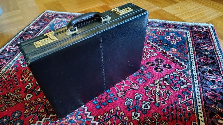 Attaché koffer zwart, Sieraden, Tassen en Uiterlijk, Koffers, Gebruikt, Leer, Minder dan 50 cm, 35 tot 45 cm, Slot, Ophalen